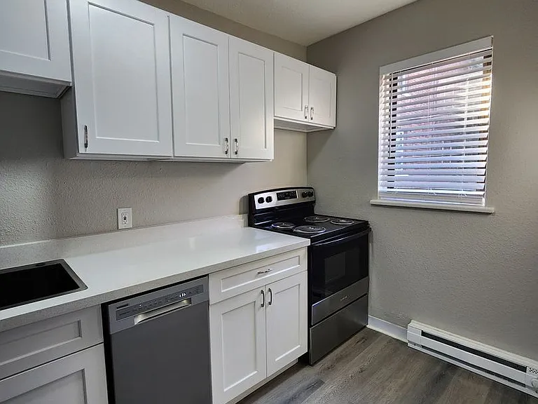 Florence Apartments — Photo 37