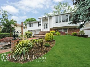 8 Chestnut Dr, Plainview, NY 11803