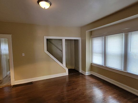 5th image of 325 S Grand Ave