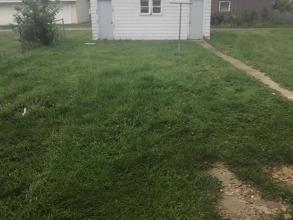 3rd image of 2128 Latham St