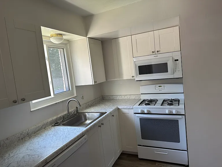 670 Loomis Ave #670 — Photo 8