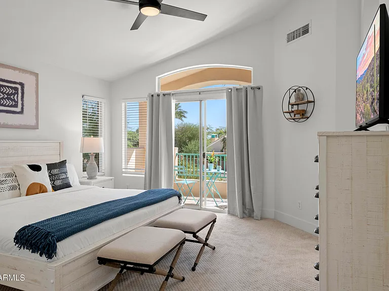 1143 E Amberwood Dr — Photo 31