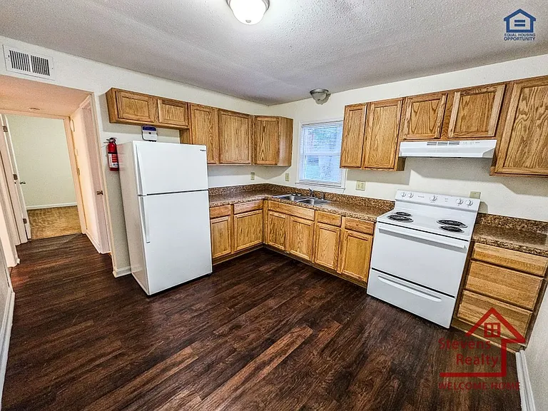 Skyline Apartments — Photo 24