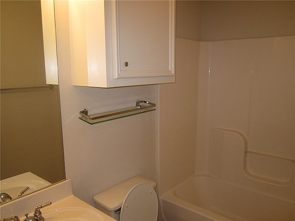 5th image of 306 Fairway Dr