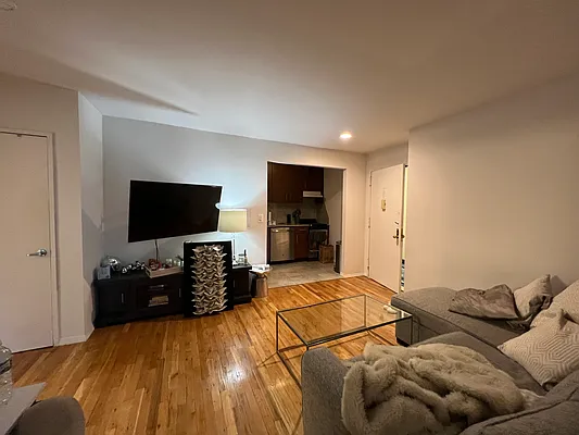 Rented by AZ REALTY NYC LLC | media 11