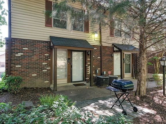 2nd image of 500 Paragon Mills Rd APT D8