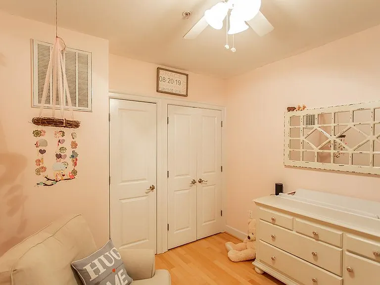 2nd bedroom / den