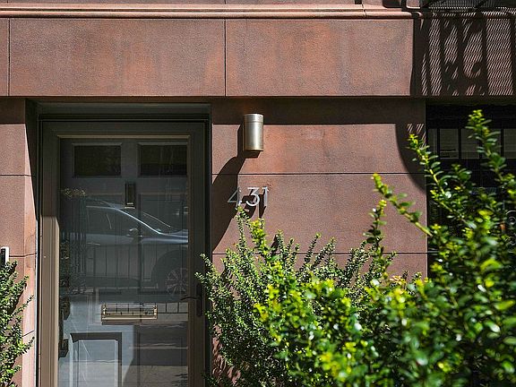 4th image of 431 E 84th St