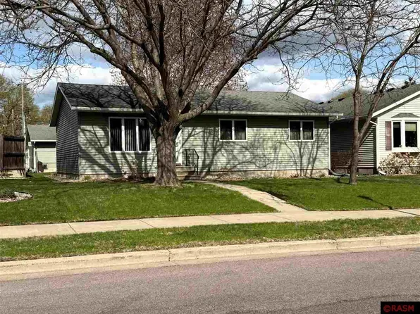 1319 Hauenstein Dr, New Ulm, MN 56073