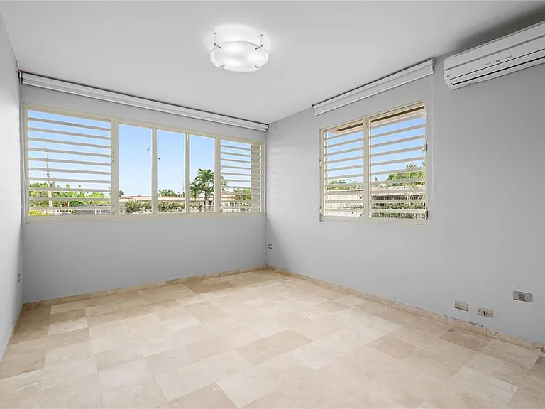 606 Calle 1 — Photo 13