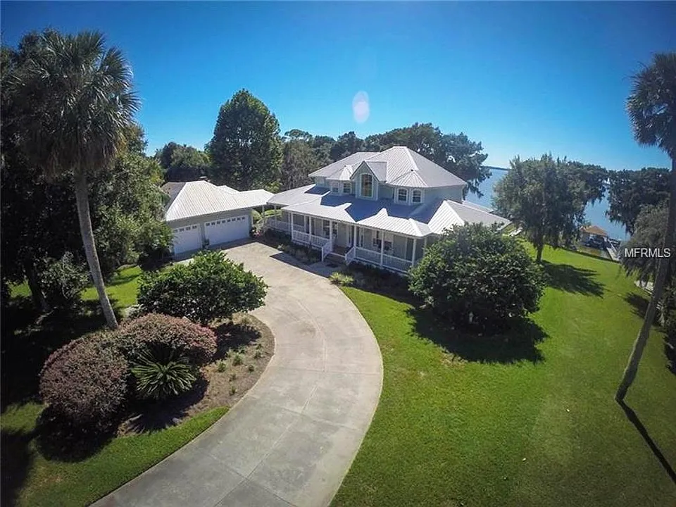 6585 Sunnyside Dr