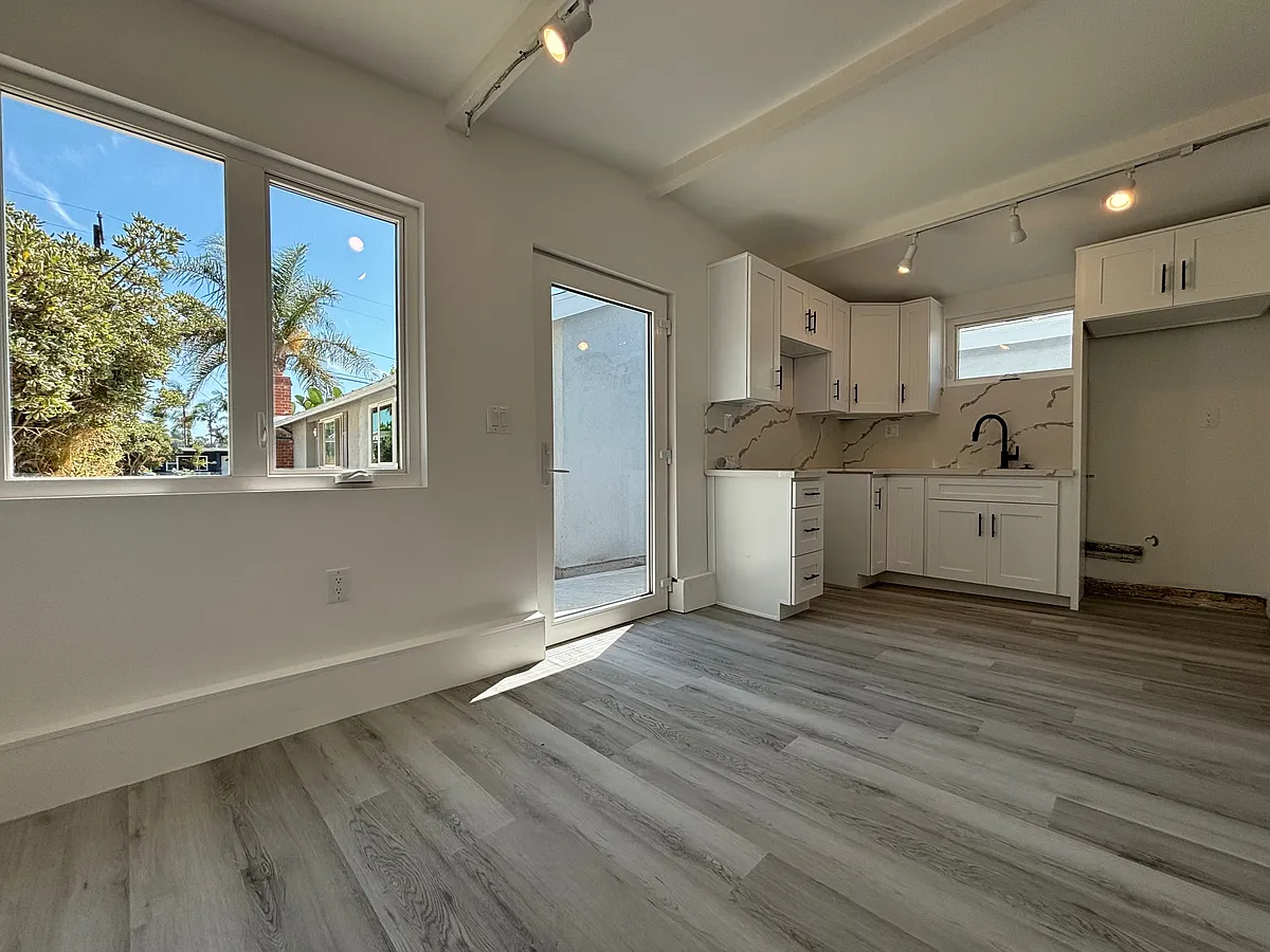 Building Photo - 501 W Walnut Ave #B