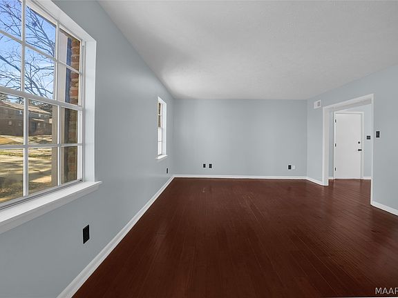 3rd image of 536 Farmington Rd