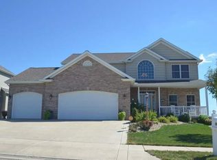 3902 W Hearthwood Dr, Peoria, IL 61615