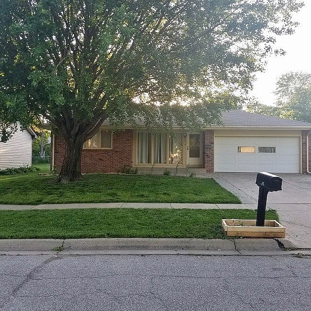 1st image of 4915 Woodhaven Dr