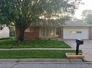 4915 Woodhaven Dr, Lincoln, NE 68516