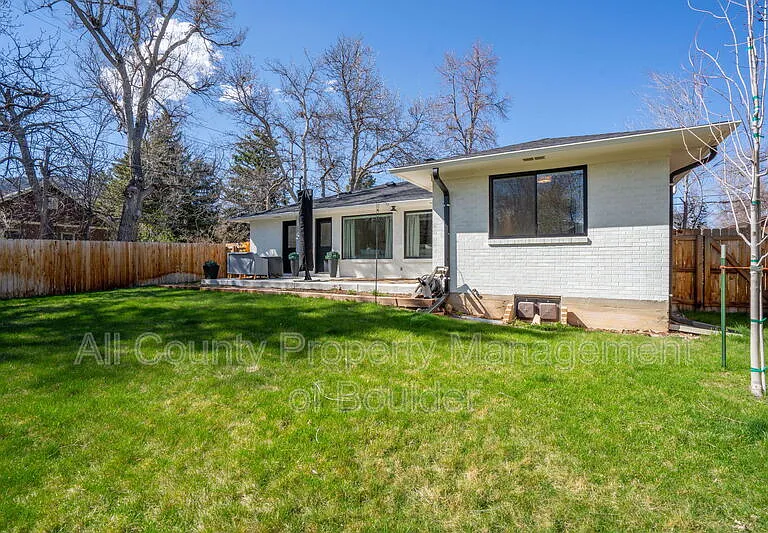 1330 Cedar Ave — Photo 14