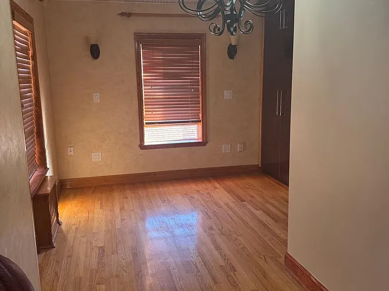 138-54 Hoover Ave #3R — Photo 12