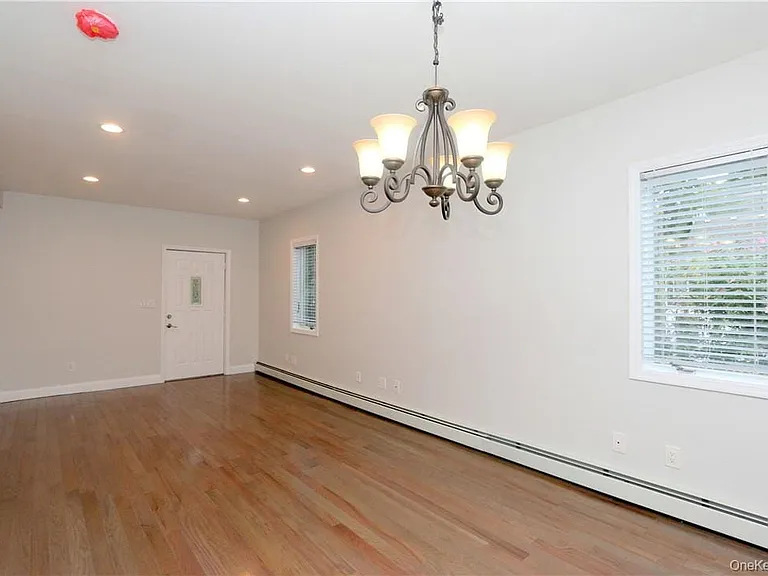 7 Meadow St — Photo 3