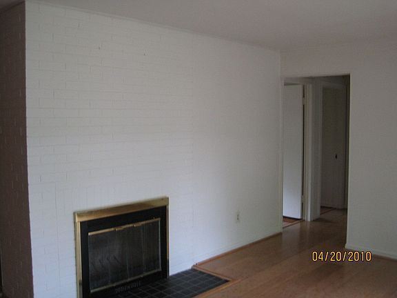 LIVING RM (2) W/FIREPLACE