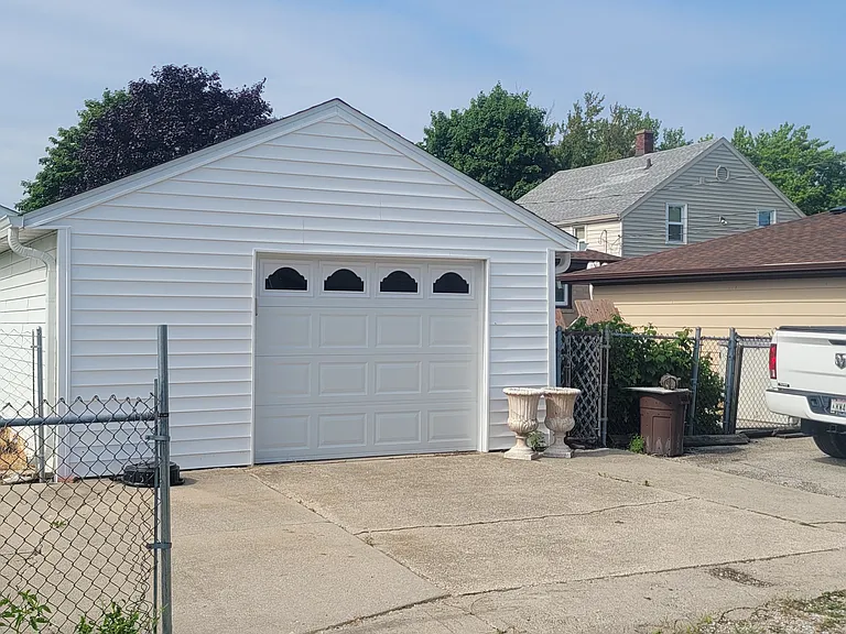 1613 Richard Ave — Photo 2