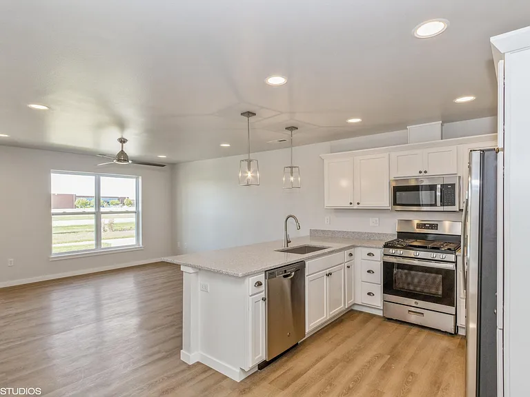 2225 Saint Andrews Dr — Photo 6