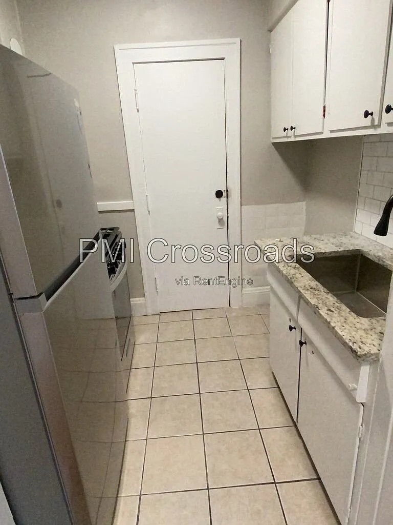 1 bed, 1.0 bath, 700 sqft, $855 — Photo 1