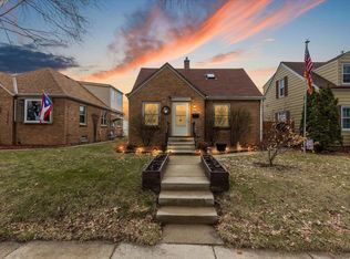 2426 S 73rd St, West Allis, WI 53219