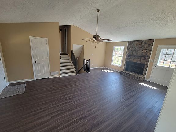 3rd image of 1098 Scott Rd