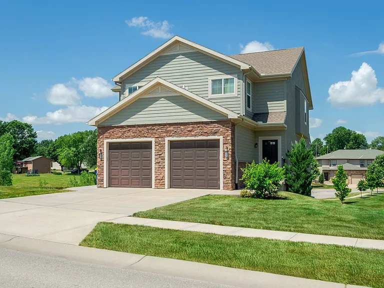 Prairie Pines Townhomes — Photo 2
