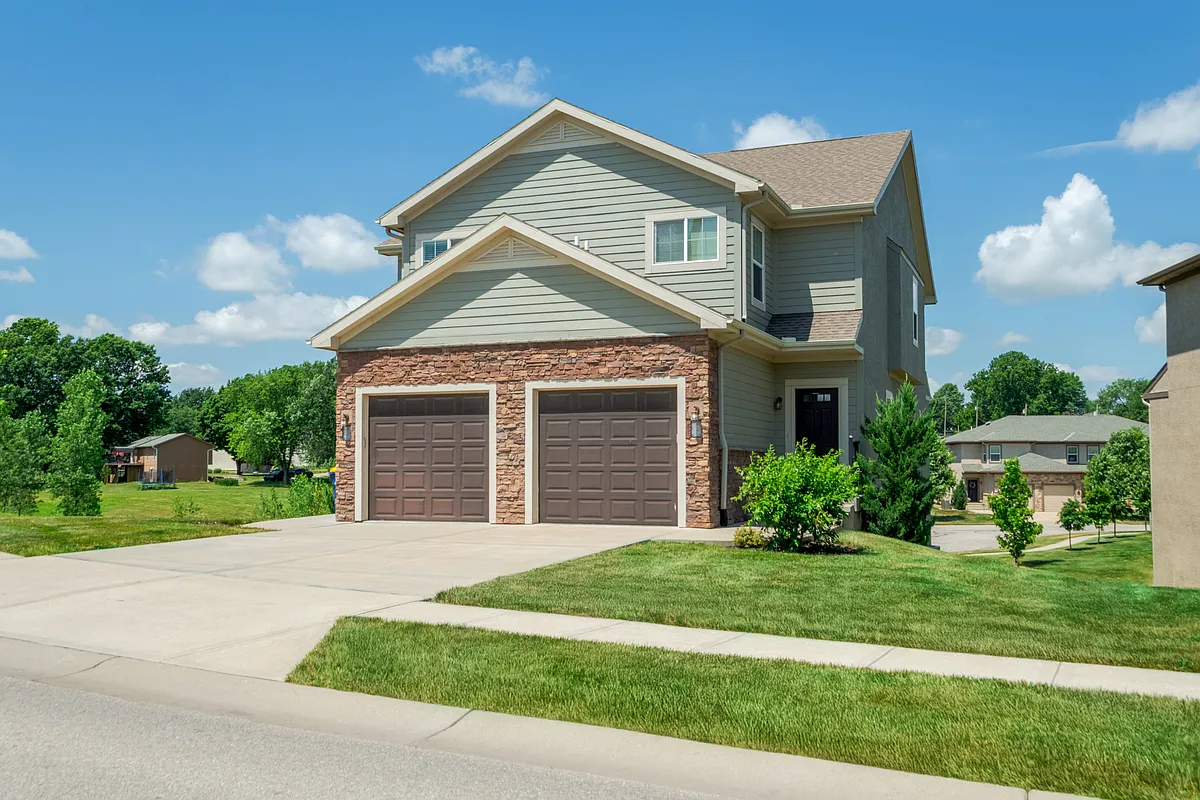 Building Photo - Prairie Pines Townhomes