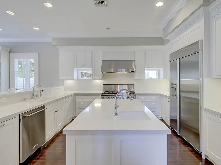 425 NE 11th Ave — Photo 13