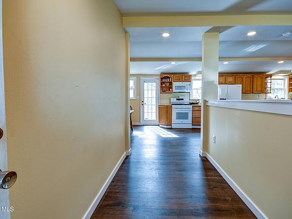 4th image of 10 Brant Road