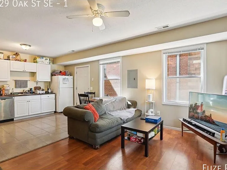 629 Oak St SE #1 — Photo 4