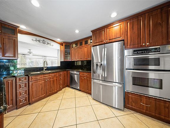 3rd image of 10485 SW 109th St