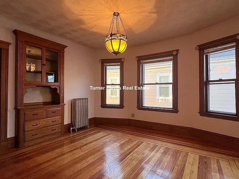 4 bed, 1.0 bath, $5,600 — Photo 1