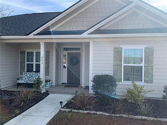 3rd image of 223 Majestic Oaks Dr