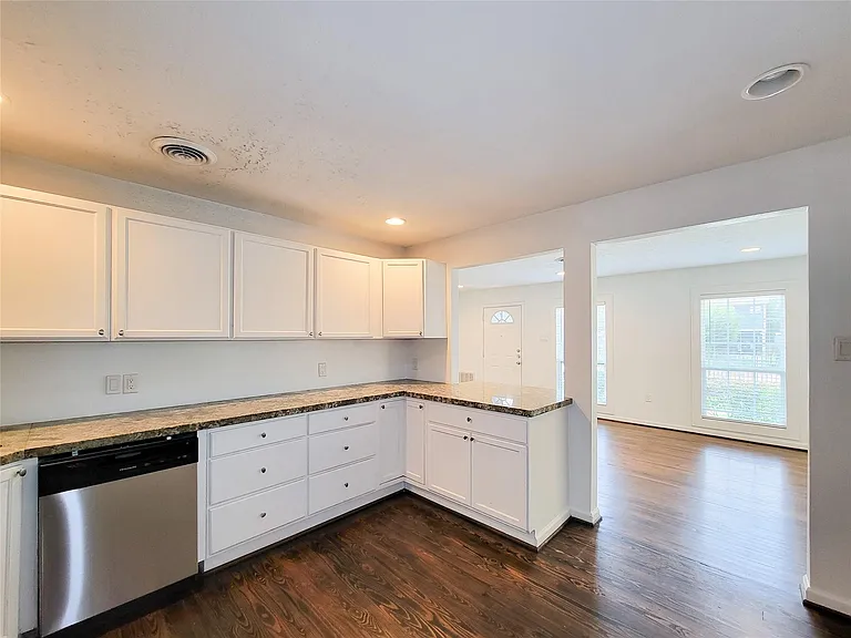 728 E 13th St — Photo 18