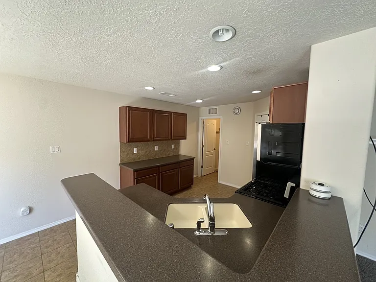 10809 Fort Point Ln NE — Photo 18