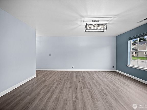 5th image of 20723 197th Avenue E