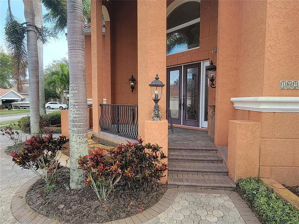 4 bed, 4.0 bath, 4806 sqft, $6,000 — Photo 2