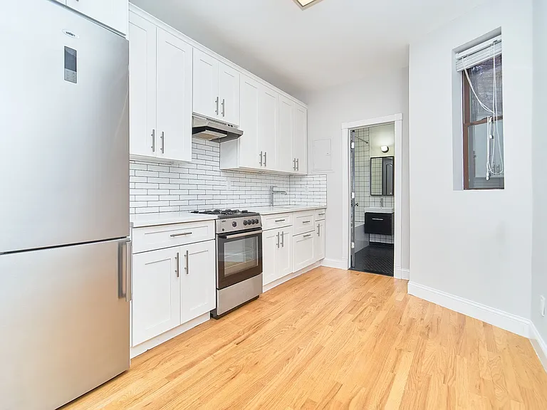 529 E 81st St #5D — Photo 3