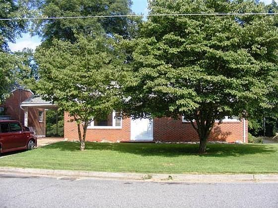 1st image of 904 Glade St