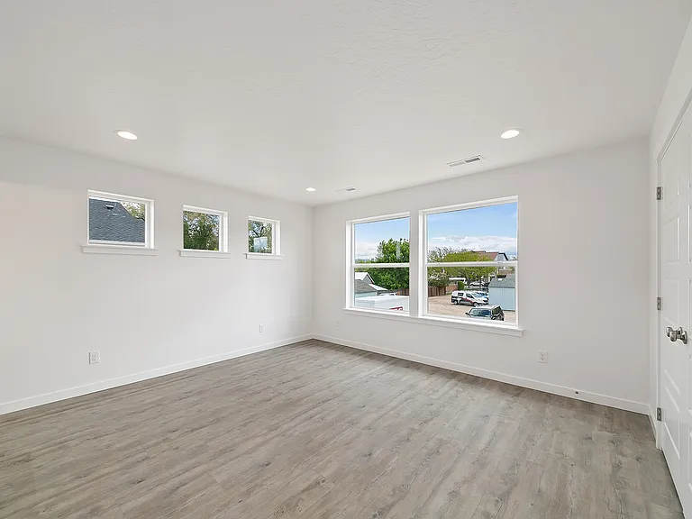 1326 N Meridian Rd — Photo 9