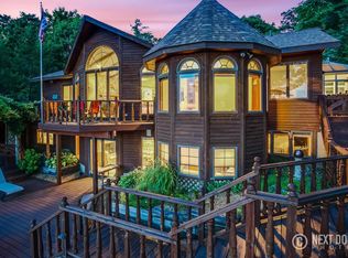 9007 Lakeshore Dr, West Olive, MI 49460