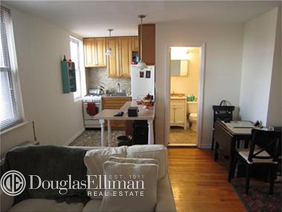 5th image of 248 Henry St APT 4R