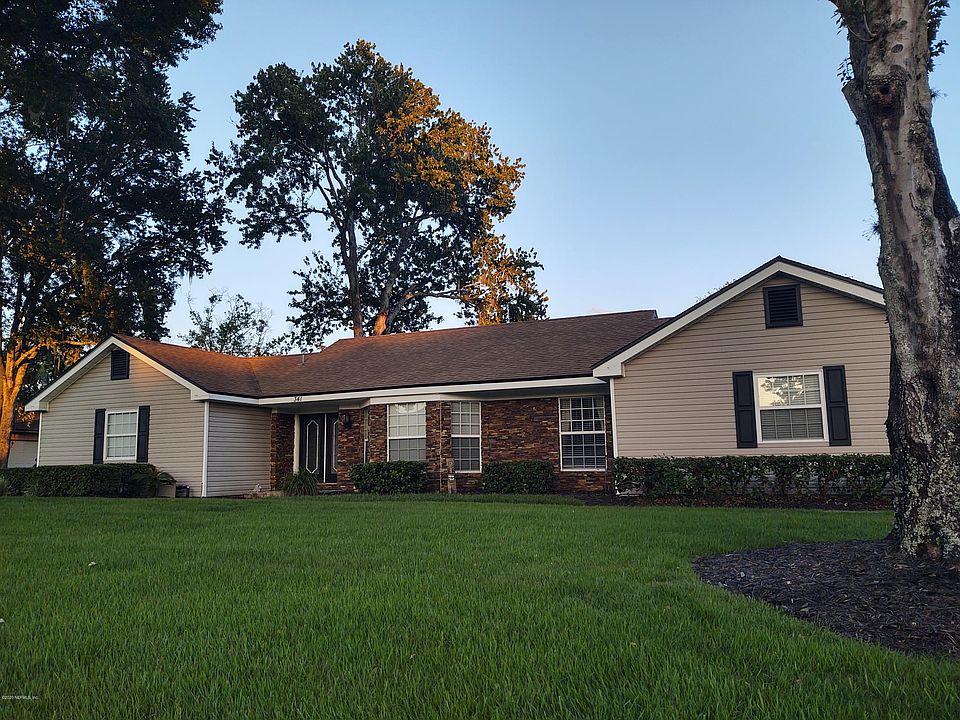 1st image of 341 Glenlyon Dr