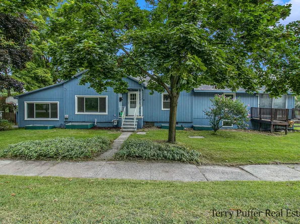 152 E Ferry St, Shelby, MI 49455