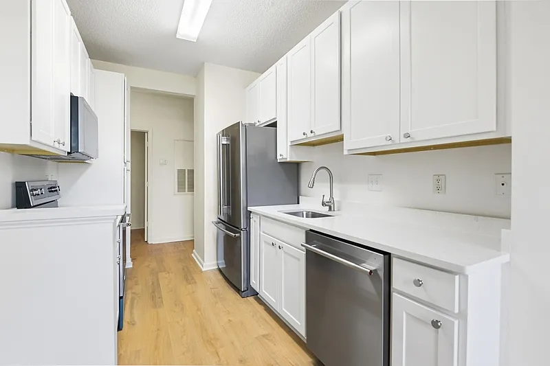 2 bed, 2.0 bath, 1106 sqft, $2,400 — Photo 2