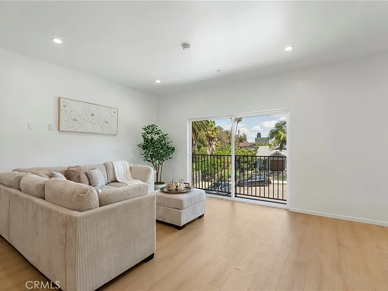 2515 Alsace Ave — Photo 10